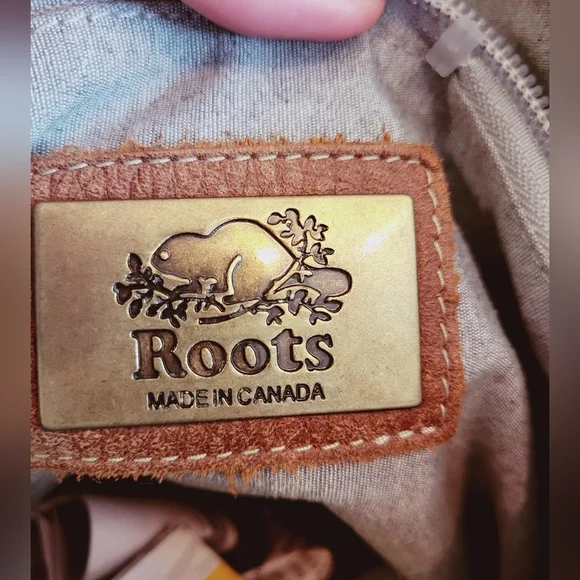 Vintage ROOTS Leather Crossbody Bag - Picture 11 of 11